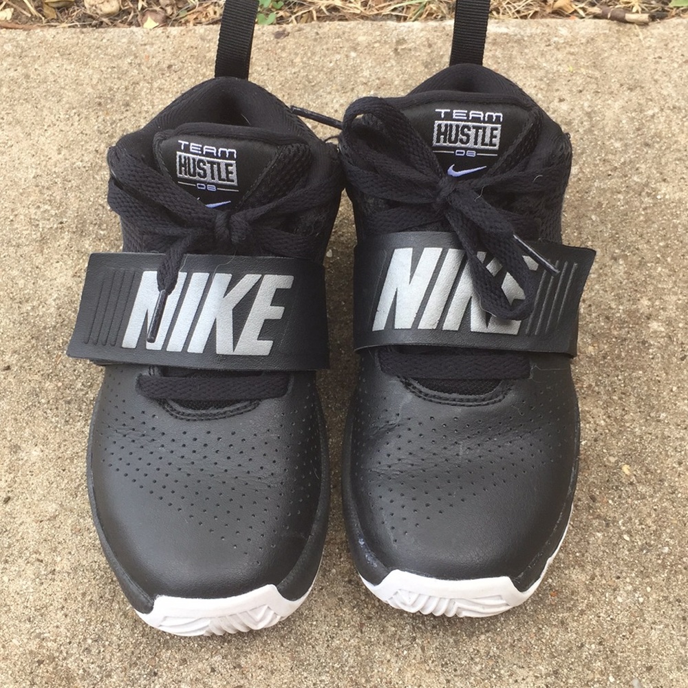 Nike Team Hustle 881942-001